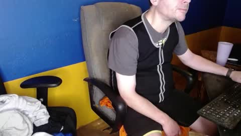 Huskyguy online show from December 7, 5:04 am