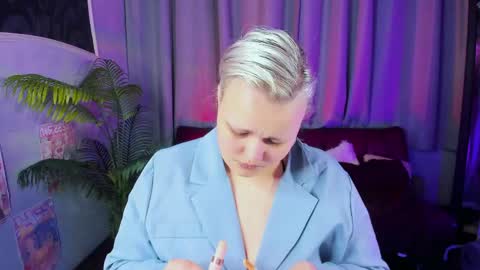 Hwasa online show from April 15, 5:47 am