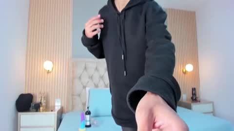 hxxyro online show from March 28, 1:33 pm