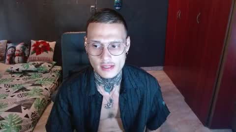 Snapshot of hyb_noctilux chatting on December 16, 5:51 pm Call me sinner... online show from December 16, 5:51 pm