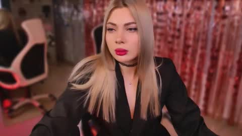 hyileyclark online show from February 6, 9:23 am