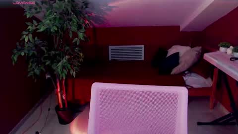 Snapshot of hypequeen_ chatting on October 8, 2:47 pm Julia online show from October 8, 2:47 pm