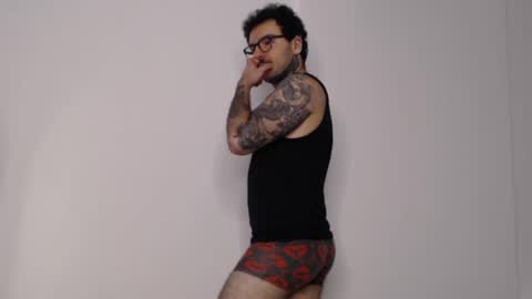 Snapshot of hypersyren chatting on July 15, 2:44 pm hypersyren online show from July 15, 2:44 pm