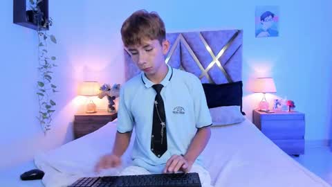 Son Hyunjin online show from October 24, 10:50 pm