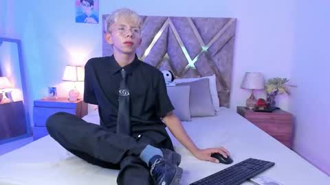 Snapshot of hyunjin_sun chatting on February 7, 12:03 am Son Hyunjin online show from February 7, 12:03 am