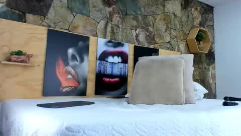 Snapshot of i_am_dolls chatting on February 24, 5:22 am The Dolls online show from February 24, 5:22 am