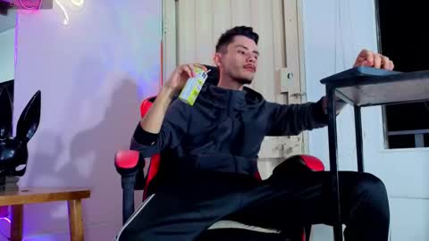 kelvis online show from February 20, 7:54 am