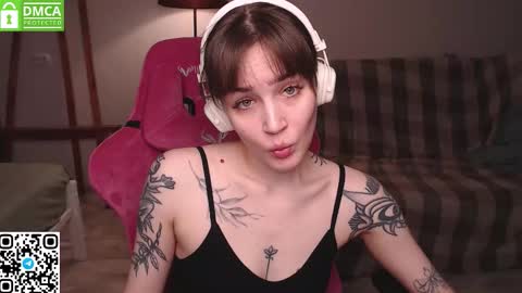 Snapshot of i_love_icecream chatting on February 6, 3:15 pm elisabeth online show from February 6, 3:15 pm