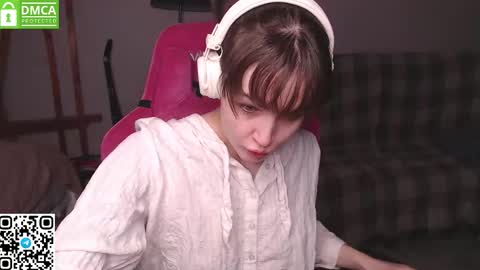 Snapshot of i_love_icecream chatting on February 25, 10:47 am elisabeth online show from February 25, 10:47 am