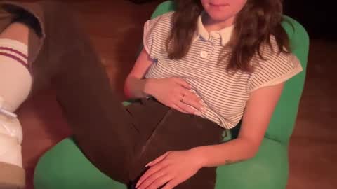 Snapshot of i_love_olive chatting on September 28, 4:51 am Olive online show from September 28, 4:51 am