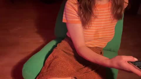 Snapshot of i_love_olive chatting on October 1, 3:23 am Olive online show from October 1, 3:23 am