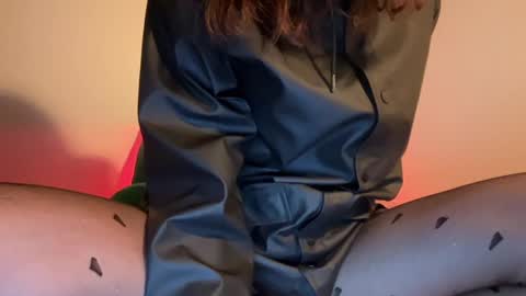 Snapshot of i_love_olive chatting on October 4, 2:09 am Olive online show from October 4, 2:09 am