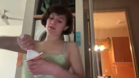 Snapshot of i_love_olive chatting on January 31, 9:02 pm Olive online show from January 31, 9:02 pm