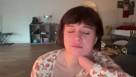 Snapshot of i_love_olive chatting on February 7, 9:40 pm Olive online show from February 7, 9:40 pm