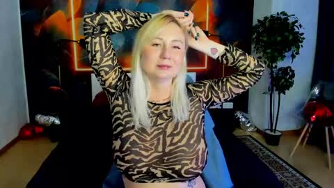 Snapshot of i_will_wake_u_up chatting on May 23, 8:07 am Samanta online show from May 23, 8:07 am