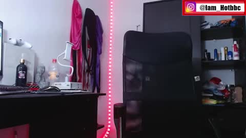 Snapshot of iam_hotbbc chatting on February 9, 5:40 am Mr H Independent model online show from February 9, 5:40 am