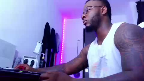 Snapshot of iam_hotbbc chatting on September 11, 1:49 am Mr H Independent model online show from September 11, 1:49 am