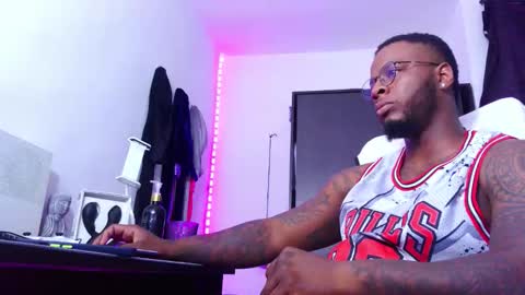 Snapshot of iam_hotbbc chatting on September 12, 3:39 am Mr H Independent model online show from September 12, 3:39 am