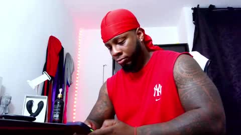 Snapshot of iam_hotbbc chatting on September 13, 3:28 am Mr H Independent model online show from September 13, 3:28 am