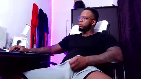 Snapshot of iam_hotbbc chatting on September 16, 3:29 am Mr H Independent model online show from September 16, 3:29 am