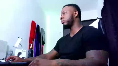 Snapshot of iam_hotbbc chatting on September 20, 1:06 am Mr H Independent model online show from September 20, 1:06 am