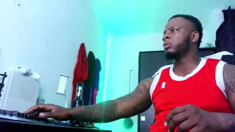 Snapshot of iam_hotbbc chatting on October 2, 3:13 am Mr H Independent model online show from October 2, 3:13 am