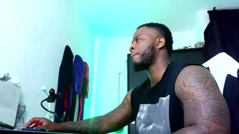 Snapshot of iam_hotbbc chatting on October 22, 2:56 am Mr H Independent model online show from October 22, 2:56 am