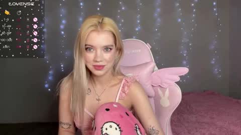 Cassie  STREAMS HERE EVERYDAY online show from February 9, 2:43 pm