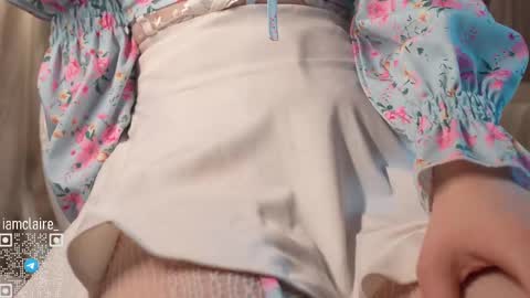 Snapshot of iamclaire_ chatting on February 19, 4:33 pm Claire online show from February 19, 4:33 pm