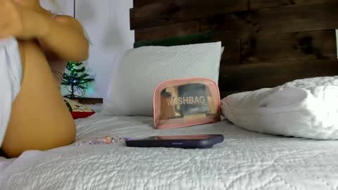 Snapshot of iamgabriela_ chatting on December 3, 12:06 pm Gabriela online show from December 3, 12:06 pm