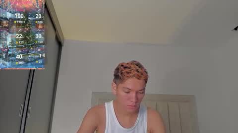 Snapshot of iamjulian_ chatting on December 21, 11:06 am Juliiiiian online show from December 21, 11:06 am