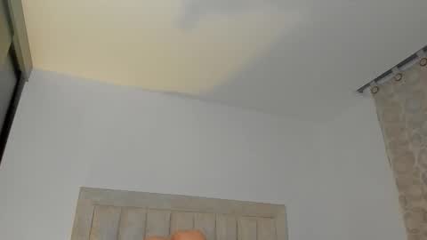 Snapshot of iamjulian_ chatting on January 6, 11:03 am Juliiiiian online show from January 6, 11:03 am