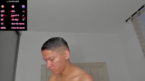 Snapshot of iamjulian_ chatting on January 13, 11:15 am Juliiiiian online show from January 13, 11:15 am