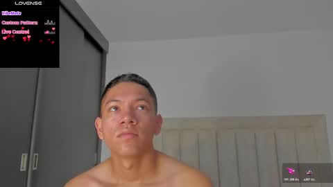 Snapshot of iamjulian_ chatting on January 17, 11:04 am Juliiiiian online show from January 17, 11:04 am