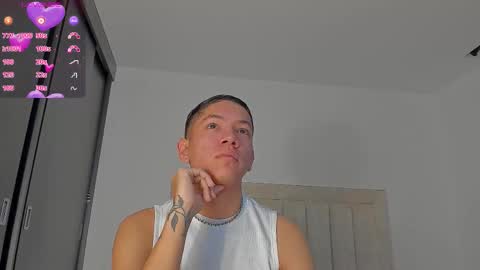 Snapshot of iamjulian_ chatting on February 11, 11:04 am Juliiiiian online show from February 11, 11:04 am