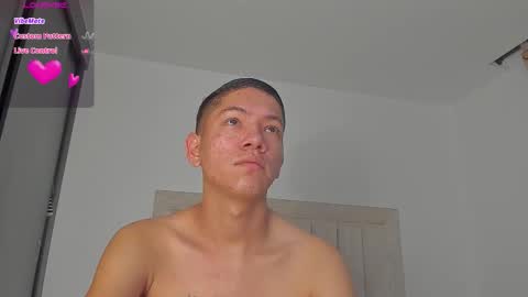 Snapshot of iamjulian_ chatting on February 12, 9:04 am Juliiiiian online show from February 12, 9:04 am