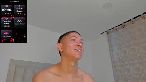 Snapshot of iamjulian_ chatting on February 28, 11:11 am Juliiiiian online show from February 28, 11:11 am