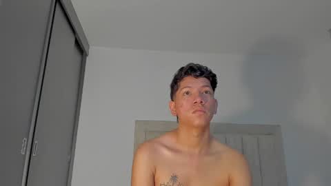 Snapshot of iamjulian_ chatting on June 23, 11:19 am Juliiiiian online show from June 23, 11:19 am