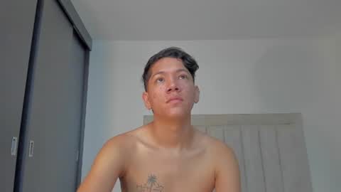 Snapshot of iamjulian_ chatting on June 24, 11:09 am Juliiiiian online show from June 24, 11:09 am
