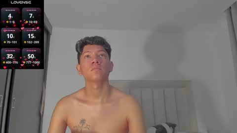 Snapshot of iamjulian_ chatting on July 1, 11:12 am Juliiiiian online show from July 1, 11:12 am