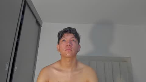 Snapshot of iamjulian_ chatting on July 7, 11:14 am Juliiiiian online show from July 7, 11:14 am