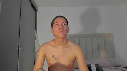 Snapshot of iamjulian_ chatting on July 14, 11:05 am Juliiiiian online show from July 14, 11:05 am