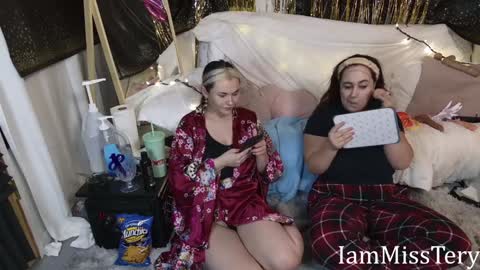 Snapshot of iammisstery chatting on December 31, 5:07 pm MissTery online show from December 31, 5:07 pm