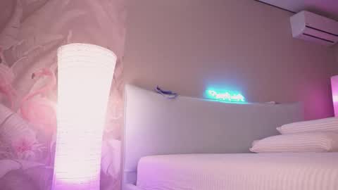 Nina  online show from February 14, 6:59 pm