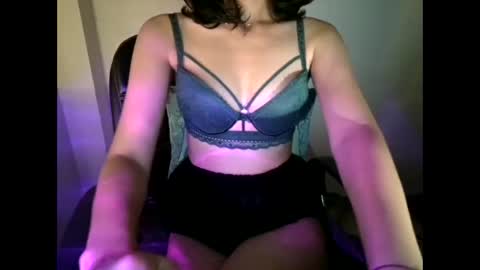 hainnahh online show from November 12, 6:08 pm