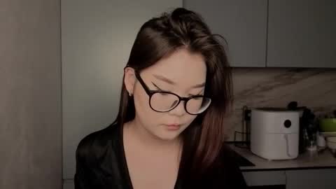 iamyuki_ online show from December 23, 8:23 am