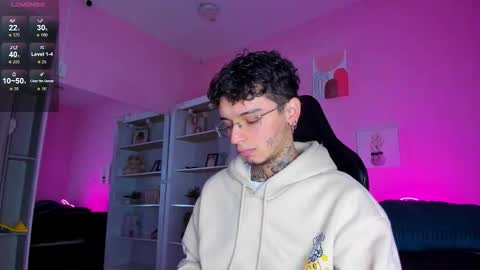 IAN CASTILLO online show from December 3, 11:19 am