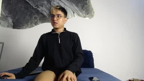 ian_storm online show from April 24, 11:45 am