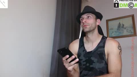 Snapshot of ianandersson27 chatting on October 31, 6:25 am Ian Andersson online show from October 31, 6:25 am