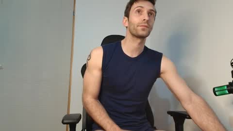 Snapshot of ianandersson27 chatting on April 4, 7:55 pm Ian Andersson online show from April 4, 7:55 pm